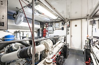 LOVELIEST LADY 35 ENGINE ROOM