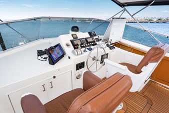 LOVELIEST LADY 40 FLYBRIDGE HELM