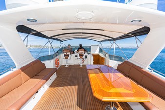 LOVELIEST LADY 44 FLYBRIDGE SEATING