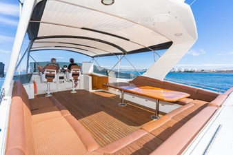 LOVELIEST LADY 45 FLYBRIDGE SEATING