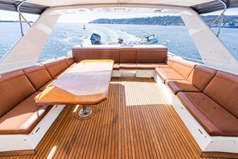 LOVELIEST LADY 46 FLYBRIDGE SEATING