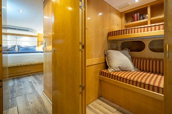TUFF LIFE IV 18 Twin Bunk Stateroom