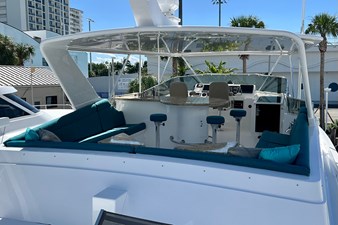 TUFF LIFE IV 23 Flybridge Seating