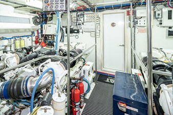 TUFF LIFE IV 26 Engine Room