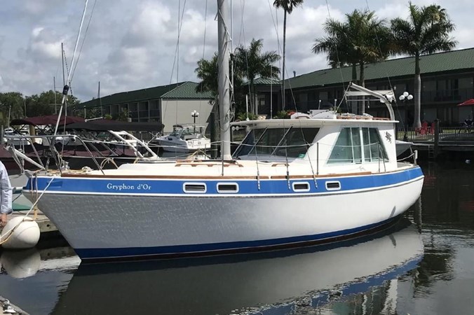 Gryphon dOr Sloop MORGAN 33' 1981 | YATCO