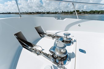 FULLY OCCUPIED 39 Bow Anchor Windlass