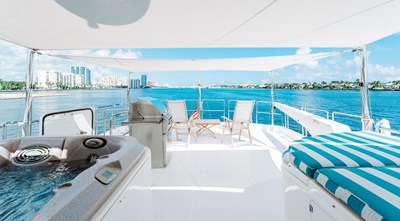FULLY OCCUPIED 22 Flybridge Deck
