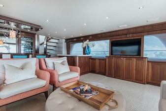 FULLY OCCUPIED 43 Salon