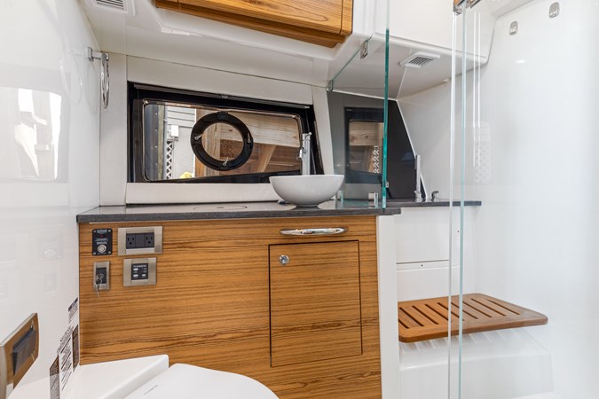 25_2022 40ft Boston Whaler 405 Conquest LOBO DEL MAR II