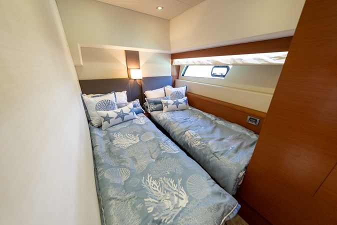 40_2016 55ft Prestige 550S TINKA