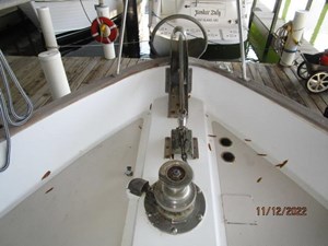 Catalina Jack 9 8_2794527_44_defever_anchor_windlass