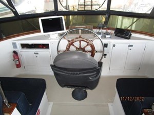 Catalina Jack 21 20_2794527_44_defever_flybridge_helm1