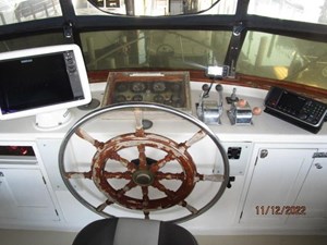 Catalina Jack 22 21_2794527_44_defever_flybridge_helm2