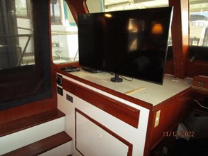 Catalina Jack 37 36_2794527_44_defever_salon_port_forward