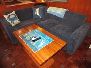 Catalina Jack 38 37_2794527_44_defever_salon_port_seating