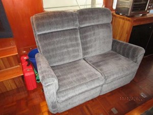Catalina Jack 39 38_2794527_44_defever_salon_starboard_seating