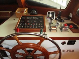 Catalina Jack 44 43_2794527_44_defever_lower_helm2