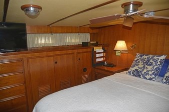 Catalina Jack 50 49_2794527_44_defever_master_stateroom_starboard_aft