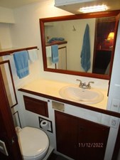 Catalina Jack 53 52_2794527_44_defever_master_stateroom_head