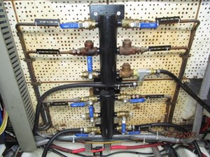 Catalina Jack 63 62_2794527_44_defever_fuel_manifold