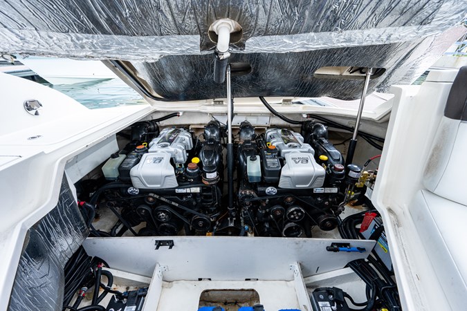 35_searay_irish_eyes_engine_room_2