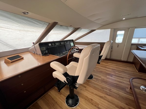 39 Pilothouse 2