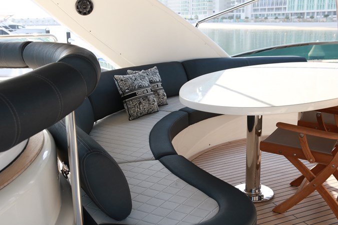 AZIMUT LEONARDO 98  - EXTERIOR - SEBASTIEN AGIUS YACHT CONSULTANT