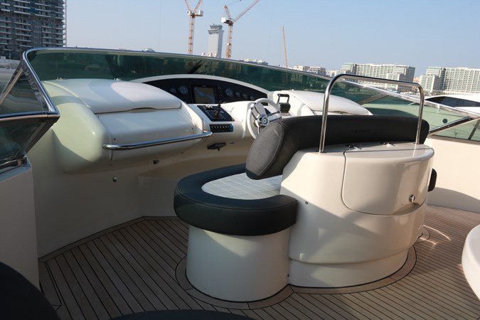 AZIMUT LEONARDO 98  - EXTERIOR - SEBASTIEN AGIUS YACHT CONSULTANT