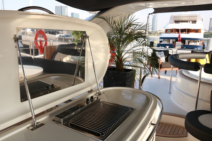 AZIMUT LEONARDO 98  - EXTERIOR - SEBASTIEN AGIUS YACHT CONSULTANT