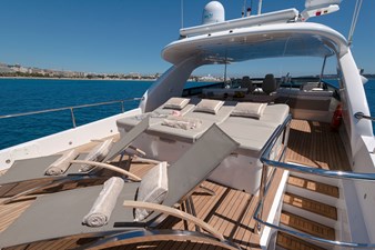 OLGA I 4 Flybridge Lounging are