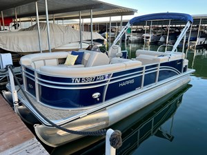 2019 Harris Cruiser 230 NLSQ 15 IMG_4090