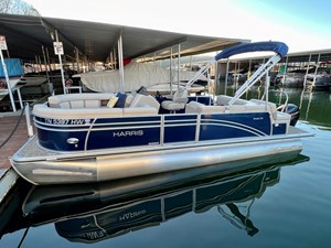 2019 Harris Cruiser 230 NLSQ 16 IMG_4094