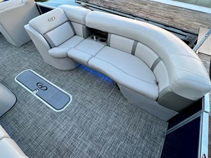 2019 Harris Cruiser 230 NLSQ 19 IMG_4101