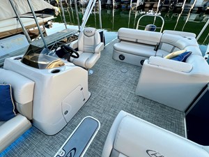 2019 Harris Cruiser 230 NLSQ 22 IMG_4105