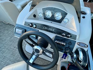 2019 Harris Cruiser 230 NLSQ 26 IMG_4109