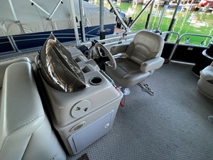 2011 SunChaser DS22 Fish and Cruise Pontoon NLWS 10 IMG_7498