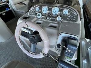 2011 SunChaser DS22 Fish and Cruise Pontoon NLWS 13 IMG_7502