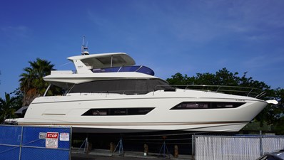 2017 Prestige 680  68 DSC00276