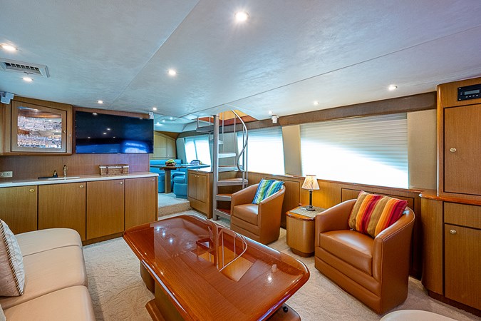 65_ocean_yacht_this_little_piggy_salon_3