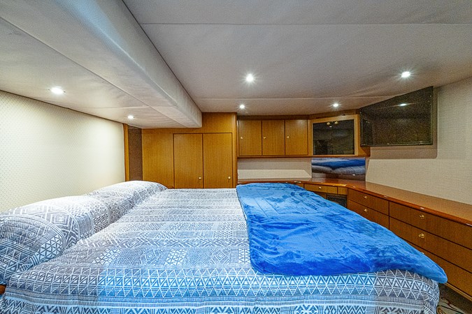 65_ocean_yacht_this_little_piggy_master_stateroom_5
