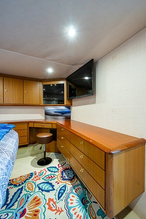 65_ocean_yacht_this_little_piggy_master_stateroom_6