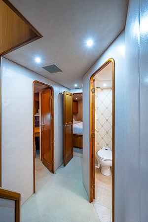 65_ocean_yacht_this_little_piggy_hallway_2
