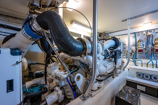 65_ocean_yacht_this_little_piggy_engine_room_3