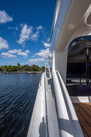 65_ocean_yacht_this_little_piggy_bow_1