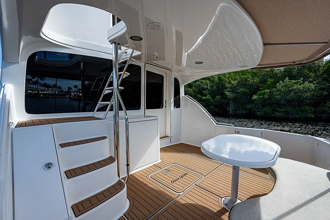 65_ocean_yacht_this_little_piggy_cockpit_4
