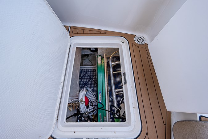 65_ocean_yacht_this_little_piggy_cockpit_7