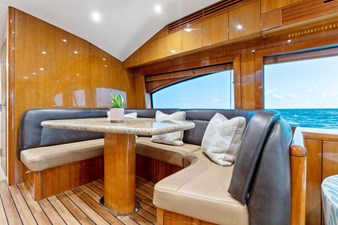 No Name 10 10_2795305_2008_hatteras_68_convertible_dinette
