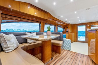 No Name 11 11_2795305_2008_hatteras_68_convertible_dinette