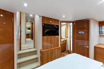 No Name 23 23_2795305_2008_hatteras_68_convertible_master_stateroom