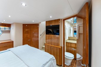 No Name 24 24_2795305_2008_hatteras_68_convertible_master_stateroom